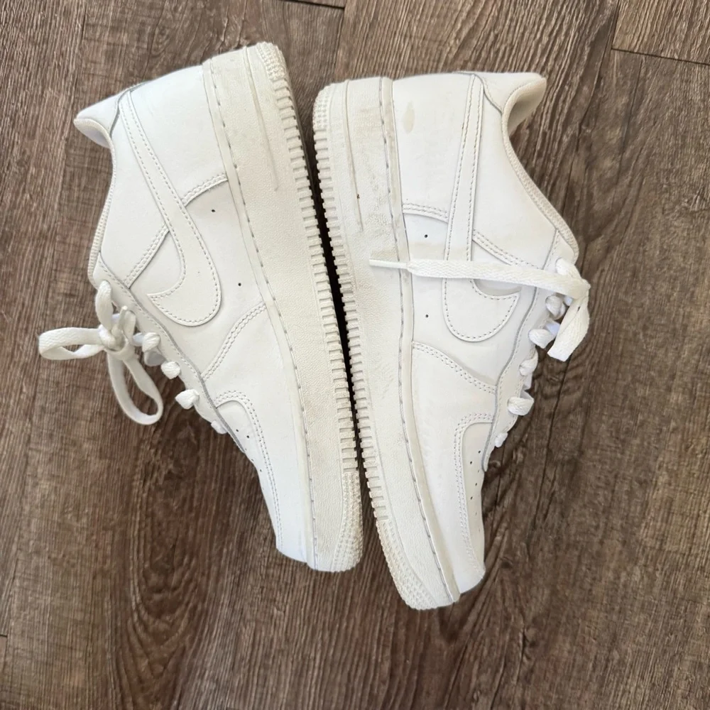 Nike Air Force 1 Shoes Youth Size 7 White Leather Sneakers Basketball Lace Up